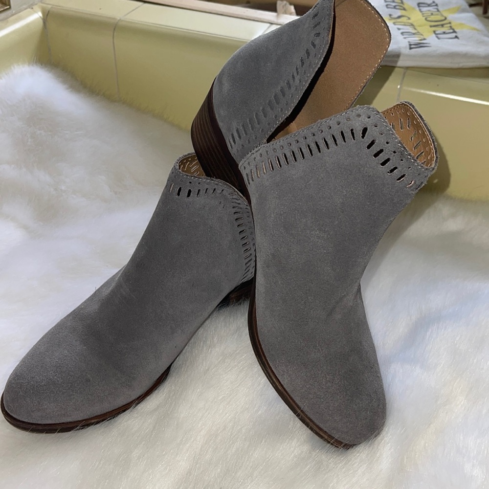 lucky brand! gunmetal grey ankle boot